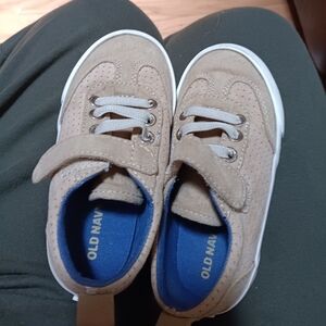 Fashionable toddler shoes